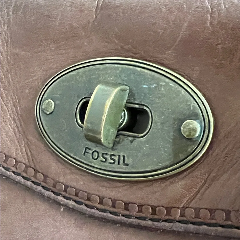 VINTAGE Fossil 100% Leather Crossbody - *RARE* - Picture 3 of 5